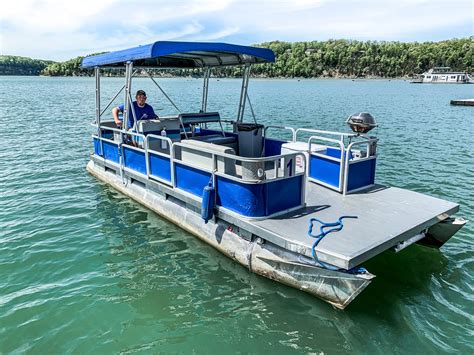Pontoon .